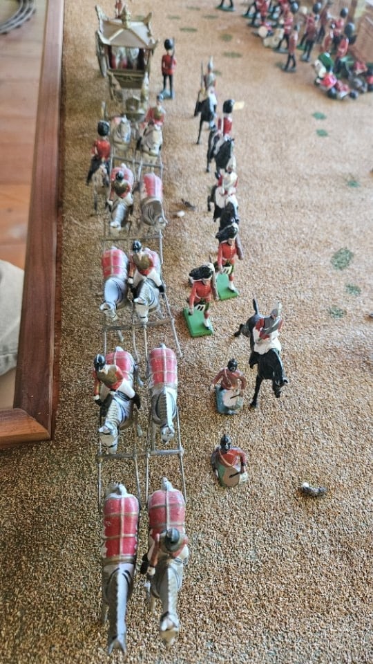 Vintage Metal Royal Carriage, w/ King and Queen. (1 of 7)