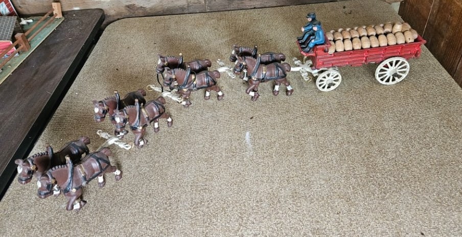 Reproduction Cast Iron Barrel Carriage with a Team of Eight Horses and Wee Wooden Barrels (1 of 8)