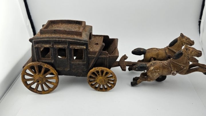 Antique Cast Iron Stage Coach with Two Horses: Antique Cast Iron Stage Coach with Two Horses. It has all the wheels and is in good shape.