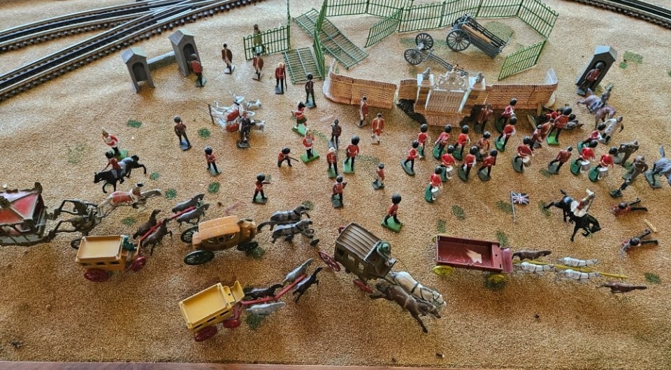 Mixed Group of England Themed Figures with a King, Queen and a Palace (1 of 14)