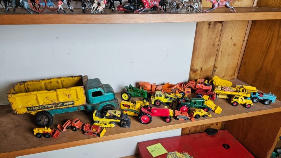 Lot of Farm and Industrial Toys (1 of 7)