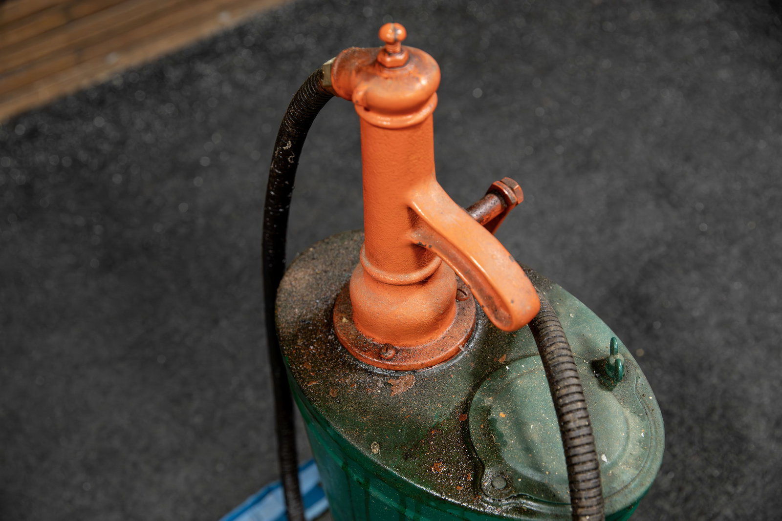 Sinclair Oil Dispenser - 10