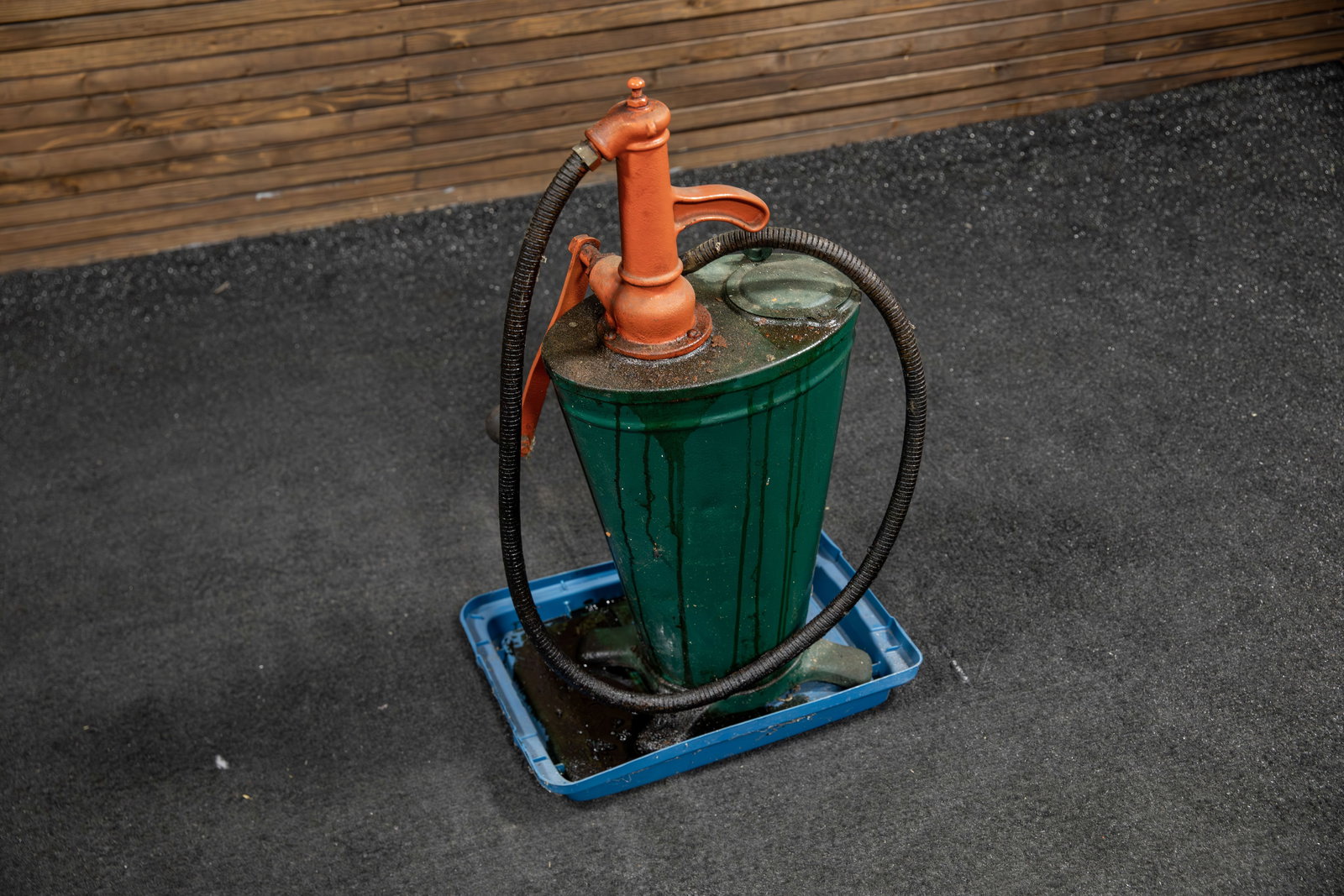 Sinclair Oil Dispenser - 8