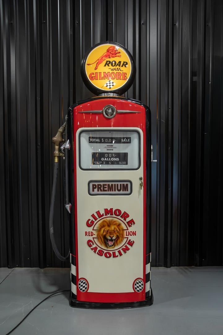 Gilmore Bennett Short Airbrushed Lion Gas Pump: This beautiful and restored pump launched our consignor's interest and was the starting point of this vast collection, dual-faced computer model finished in gloss black with painted black-white checke