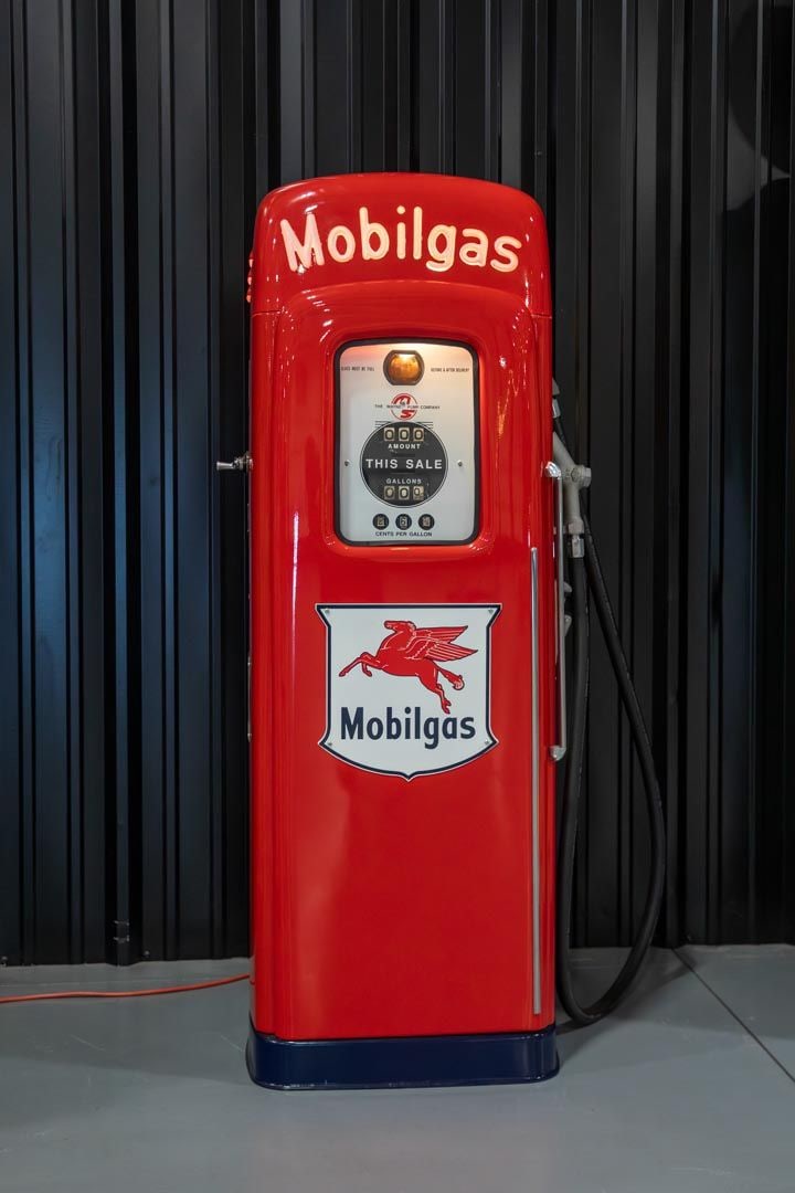 Mobilgas Wayne Model 80 Script Top Gas Pump (1 of 5)