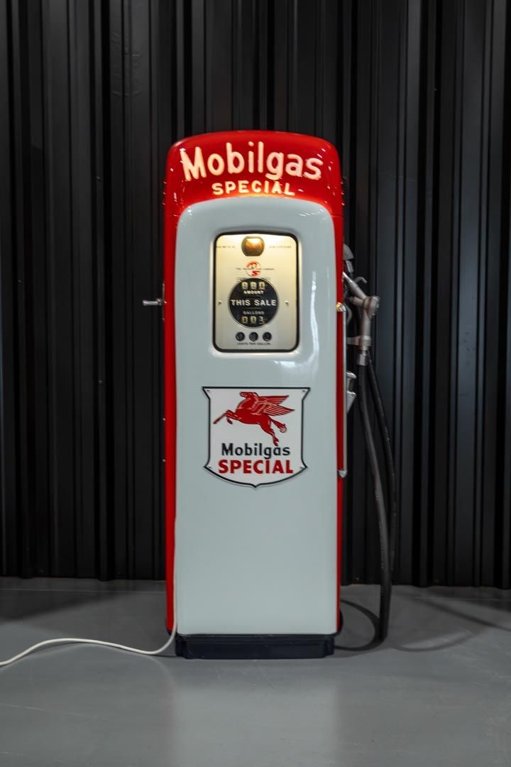 Mobilgas "Special" Wayne 80 Script Top Gas Pump (1 of 4)
