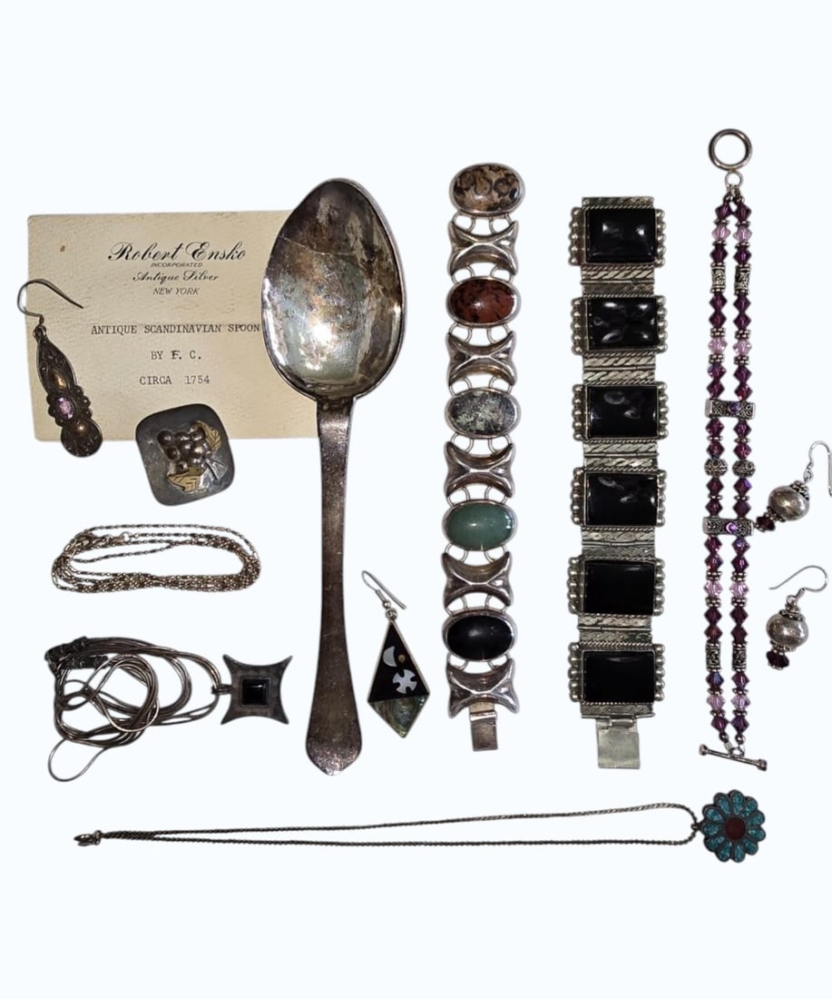 A Lot Of Jewelry Including Some Sterling Silver Pieces See Pics (1 of 20)