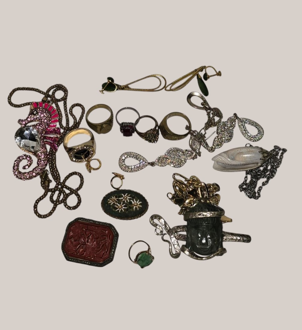 A Lot Of Costume Jewelry Including Small Gold With Jade Ring (1 of 8)