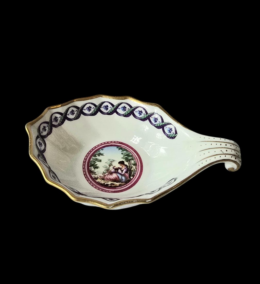 A Richard Ginori Hand Painted Dish, Master Salt Cellar?: A Richard Ginori Hand Painted Dish, Master Salt?. Measures 4.5" x 3 3/4" X 1 1/4". A Very Tiny Fleck See In Pic. Items remaining in our possession after this time will be subject to forfeit or storage