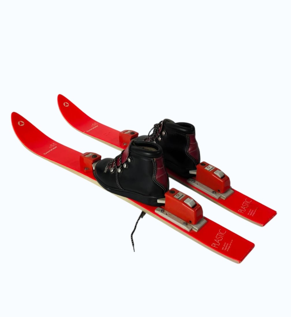 A Fun Red Pair Of Children Snow Ski "BENNER" German size 28 (1 of 10)