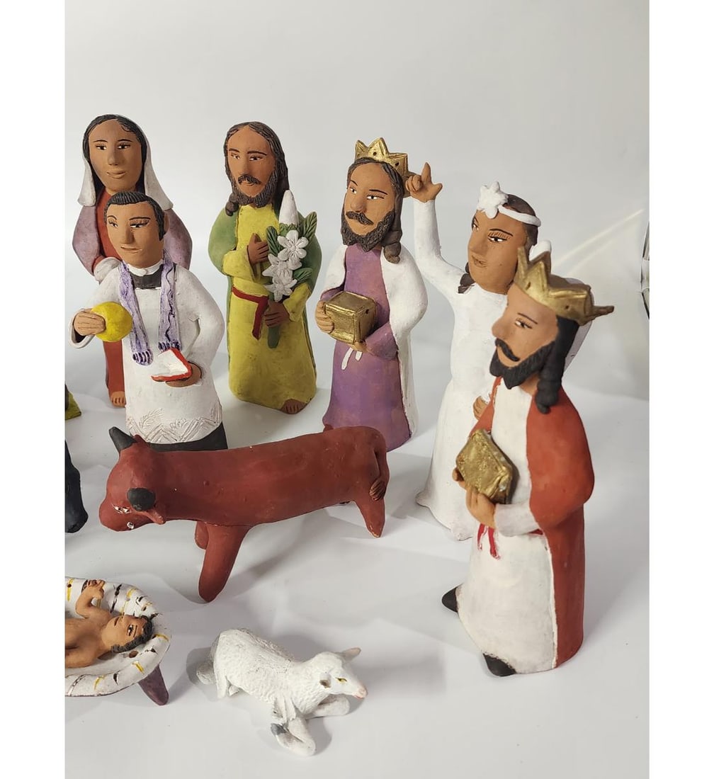 A Rare Vintage Polychrome Terra Cotta Nativity Set Large Pieces - 7