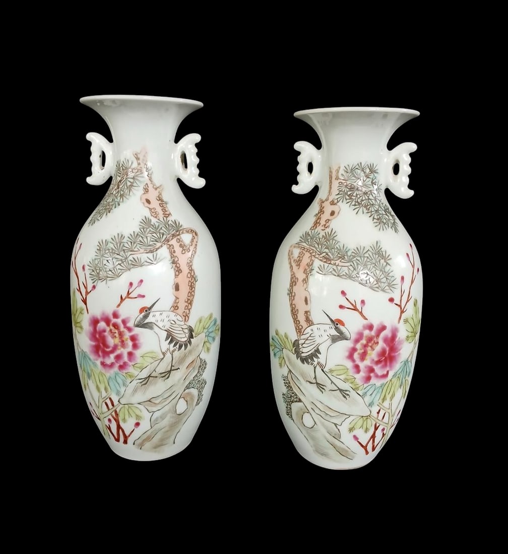 A Fine Pair Of Chinese Famille Rose Vases Signed Xu Da Sheng (1 of 16)