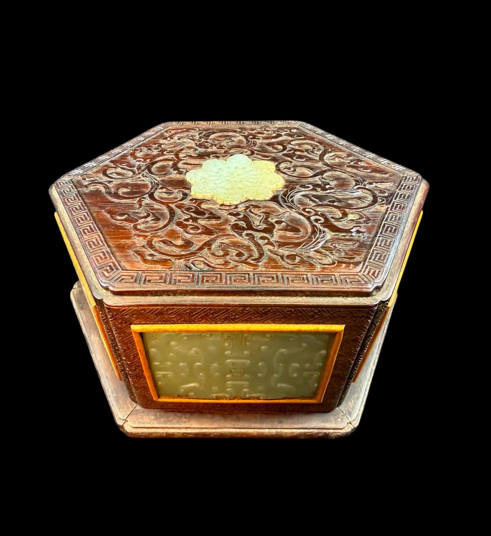 Exceedingly rare zitan and jade embellished Chinese hexagonal box 17th C (1 of 20)