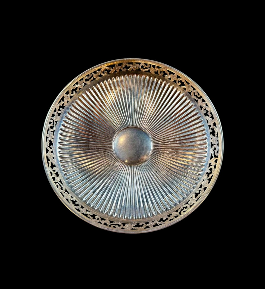 Antique Sterling silver centerpiece 334 Grams: Antique Sterling silver centerpiece. Measures 10” across x 4” tall. Weighs 334 grams. Excellent condition. PLEASE NOTE THIS ESTATE AND ITEMS ARE IN ST CHARLES MO, ITEMS WILL BE SHIPPED OR 