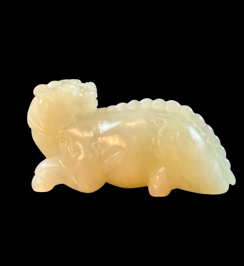 Antique Chinese White jade niche dragon: Antique Chinese White jade niche dragon. Measures 3” long. Excellent condition. Provenance: Prolific collector DATO` Dr. Kenneth Chin Kin Lia, MBBS (Mal), FAMM (Mal), FRCP (Glas), FESC (EUR), FA