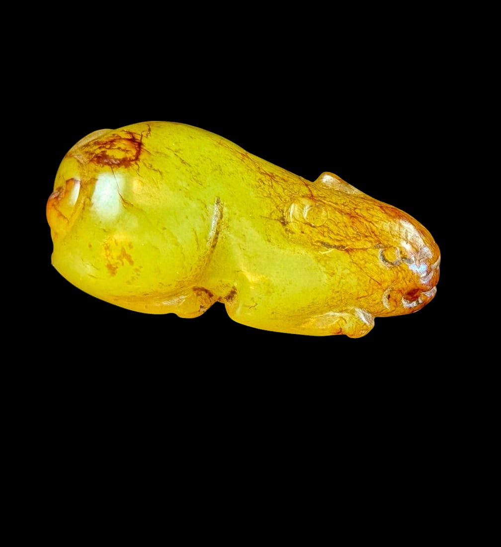 Important rare yellow jade carved rabbit dating from the Tang to Song dynasty: Important rare yellow jade carved rabbit dating from the Tang to Song dynasty circa 9th century. Measures 45 mm length. Excellent condition. PLEASE NOTE THIS ESTATE AND ITEMS ARE IN ST CHARLES MO, ITE