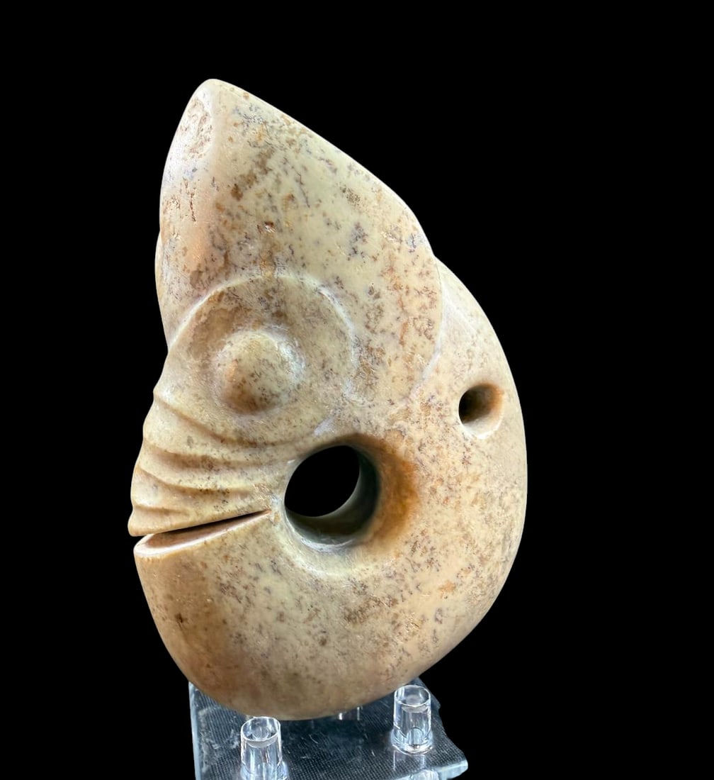 Neolithic period jade Hongshan culture pig-dragon form carving c. 4000–3000 BC (1 of 13)
