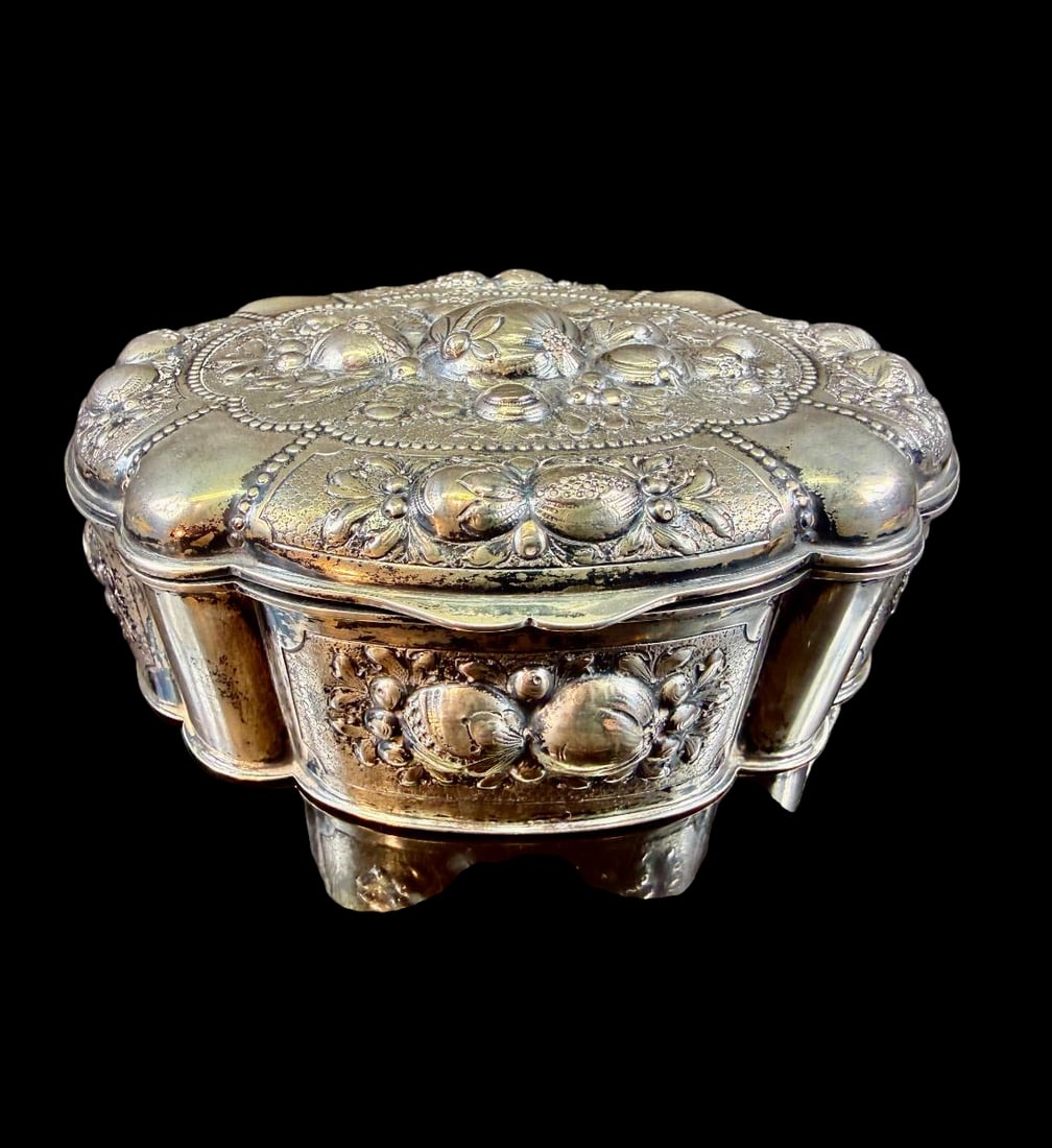 Antique ornate, heavily embossed silver keepsake or trinket box, 318 Grams (1 of 9)