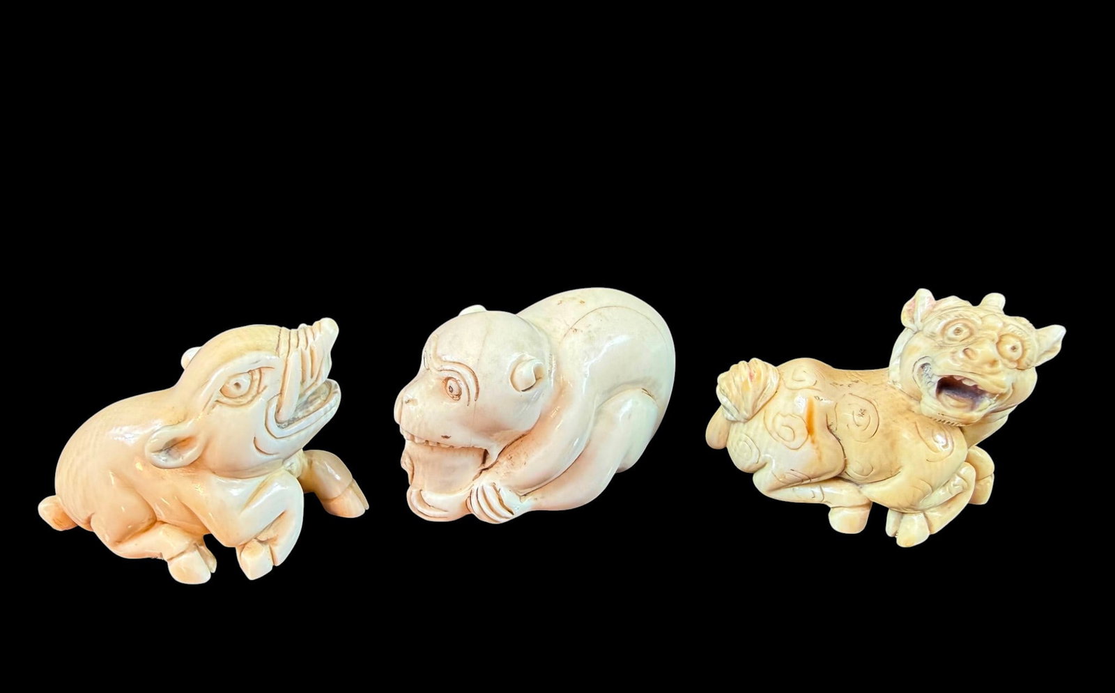 Group of 3 antique carved Japanese figures signed meiji period: Group of 3 antique carved Japanese netsukes meiji period. Largest 1.75” tall. Excellent condition. Measures 9” across. PLEASE NOTE THIS ESTATE AND ITEMS ARE IN ST CHARLES MO, ITEMS WILL BE