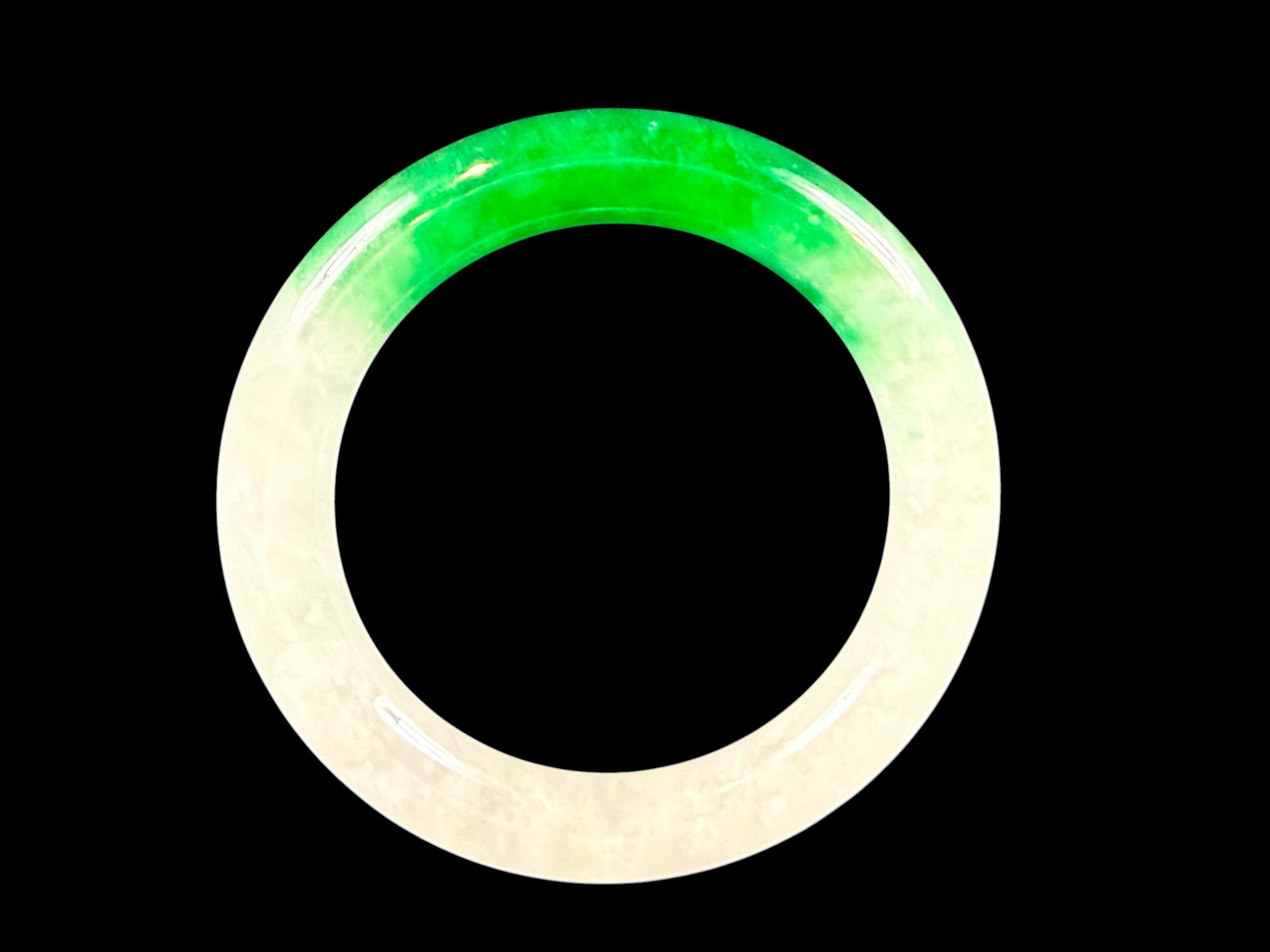 A Very Fine Chinese carved Jadeite bangle (1 of 19)