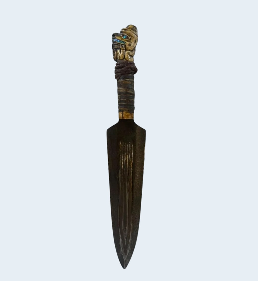 A fine and rare 19th century Tlingit / Haida Northwest Coast Dagger (1 of 14)
