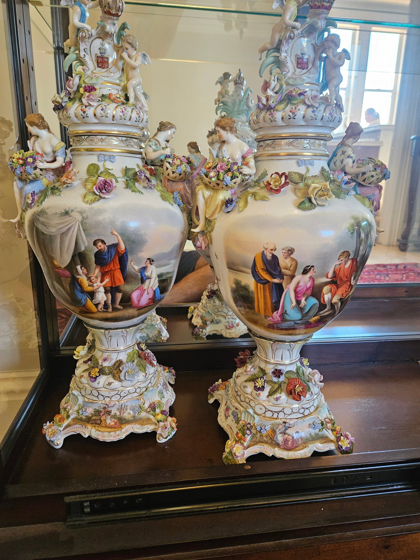 Large Meissen vases : Large Meissen vases 24H X 12L X 10W associated with the King of Prussia or the House of Hohenzollern typically fall into two categories: high-level diplomatic gifts from the 18th century or 19th-centu