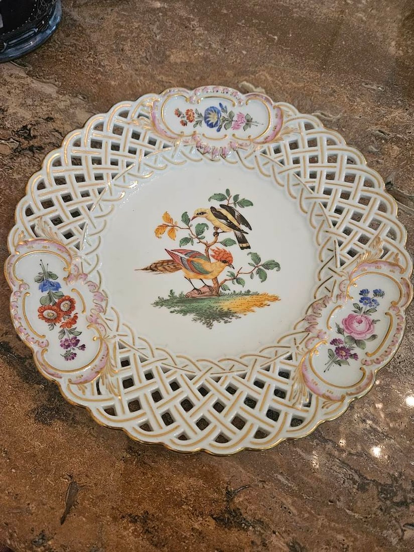 MEISSEN RETICULATED BASKET WEAVE DISH CIRCA 1880 (1 of 7)