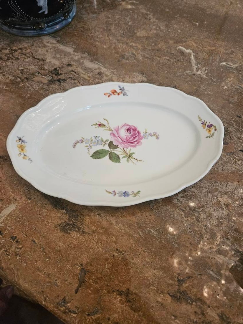 MEISSEN OVAL SERVING PLATTER IN CLASSIC PINK ROSE PATTERN CIRCA 1880: MEISSEN OVAL SERVING PLATTER IN CLASSIC PINK ROSE PATTERN CIRCA 1880
