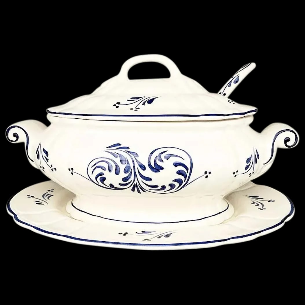 Large Soup Tureen (1 of 4)