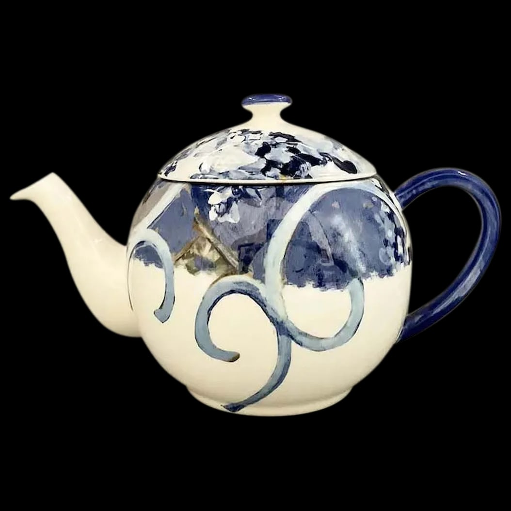 Teapot: Gien Chaise Bleue Teapot discontinued: This teapot is quality and beauty. This is the blue chair pattern. Gien keeps its centuries-old art form alive with premium quality faience that embodies