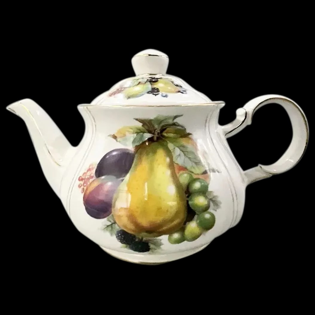 Teapot: Here we have a vintage English Teapot by James Sadler and sons LTD signed and numbered 3749. Sadler is a world famous pottery manufacturer originally founded in 1882 in Stoke-on-Trent, Staffordshire