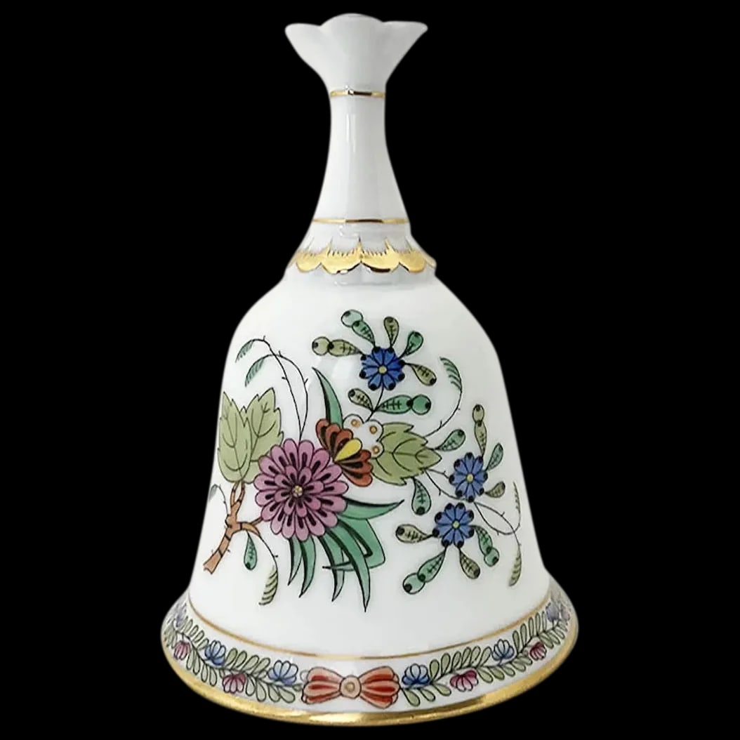 Table Bell: Herend Indian Basket Pattern Dinner Bell marked 8037-0-36/FDH98 Here we have a beautiful Herend Table Bell in the Indian Basket Pattern. It is marked 8037-0-36/fDH H98. Handmade in Hungary. The mark i