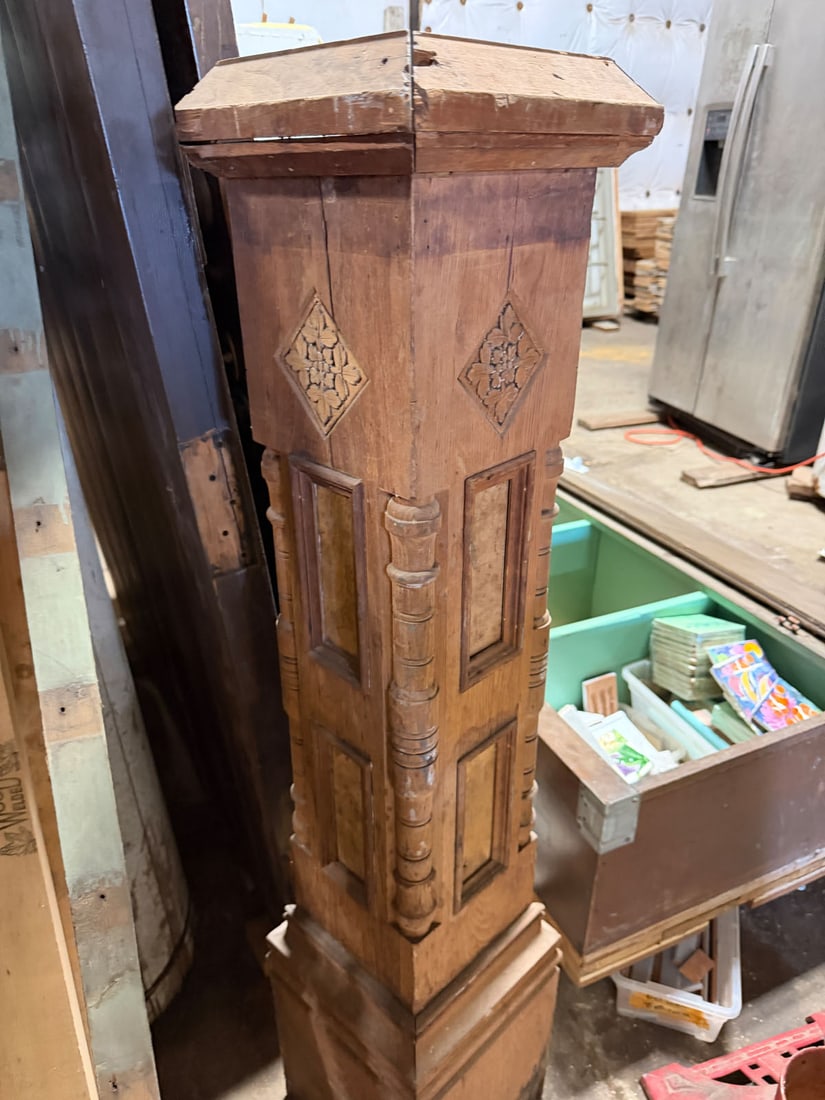 Reclaimed vintage carved wood newel post (1 of 3)