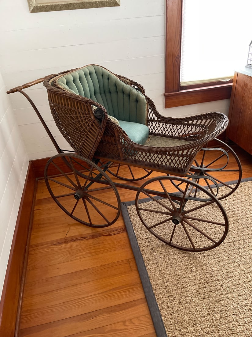 Antique baby stroller c. 1880 (1 of 8)