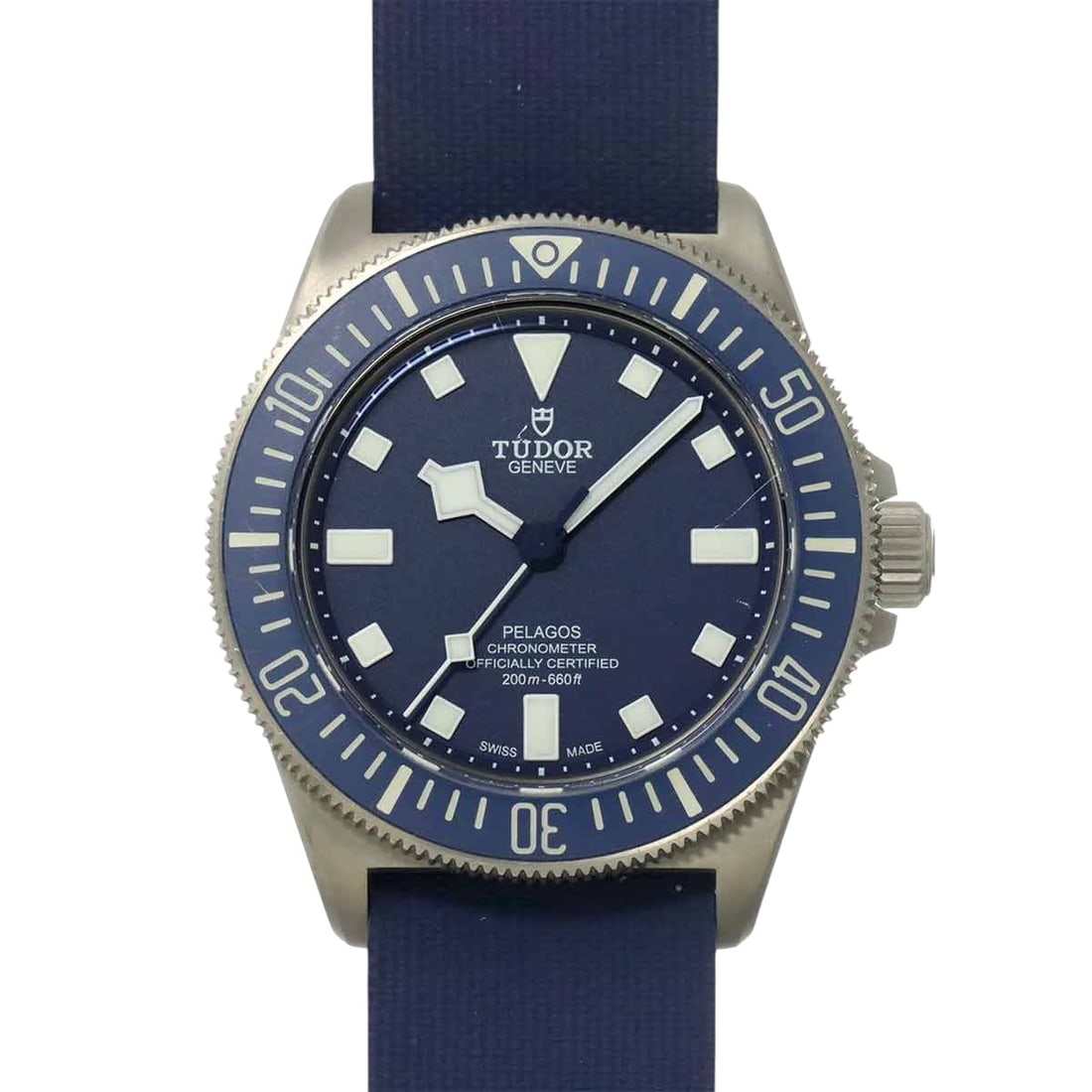 Tudor: TudorModel : Pelagos FXDReference : 25707B/22Diameter : 43 mmMaterial : TitaniumMovement : Automatic mechanicalCondition : Very goodIncluded : Watch, original box, warranty card, booklet, extra strap,