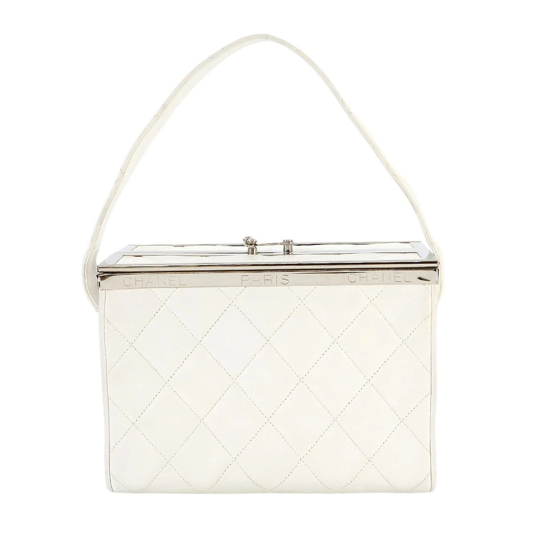 Chanel Vanity: ChanelModel : Vanity matelasséMaterial : Cuir blanc, finitions argentéesSize : 19 x 13,5 x 10,5 cm, poignée : 35 cmIncluded : Bag, serial number tag