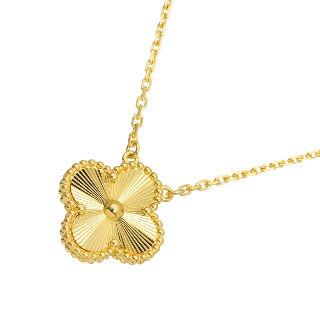 Van Cleef & Arpels Alhambra Guilloché: Van Cleef & ArpelsModel : Vintage AlhambraMaterial : Or jaune 18 carats (6,6 g)Size : 42 cmCondition : ExcellentEra : VintageIncluded : Necklace