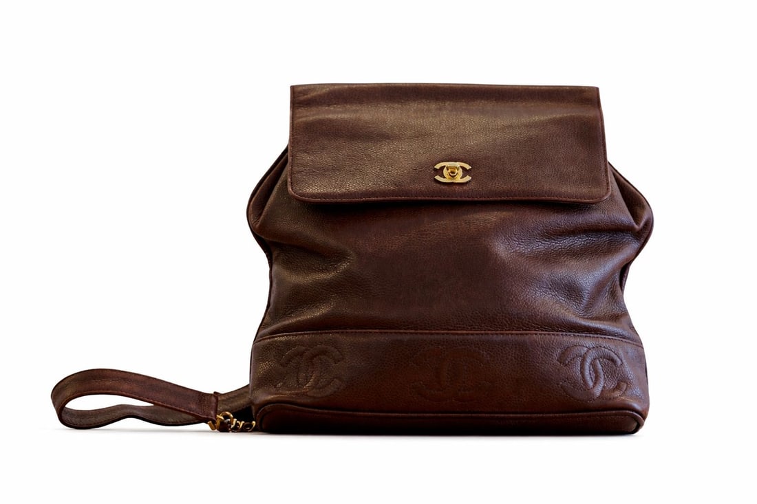 CHANEL: CHANEL backpack.Dimensions: 28*27*10 cm3 compartments and 2 zippered pockets.Very good condition inside and out.Gold-tone hardware.Chocolate brown, beautiful patina (minor and slight wear).