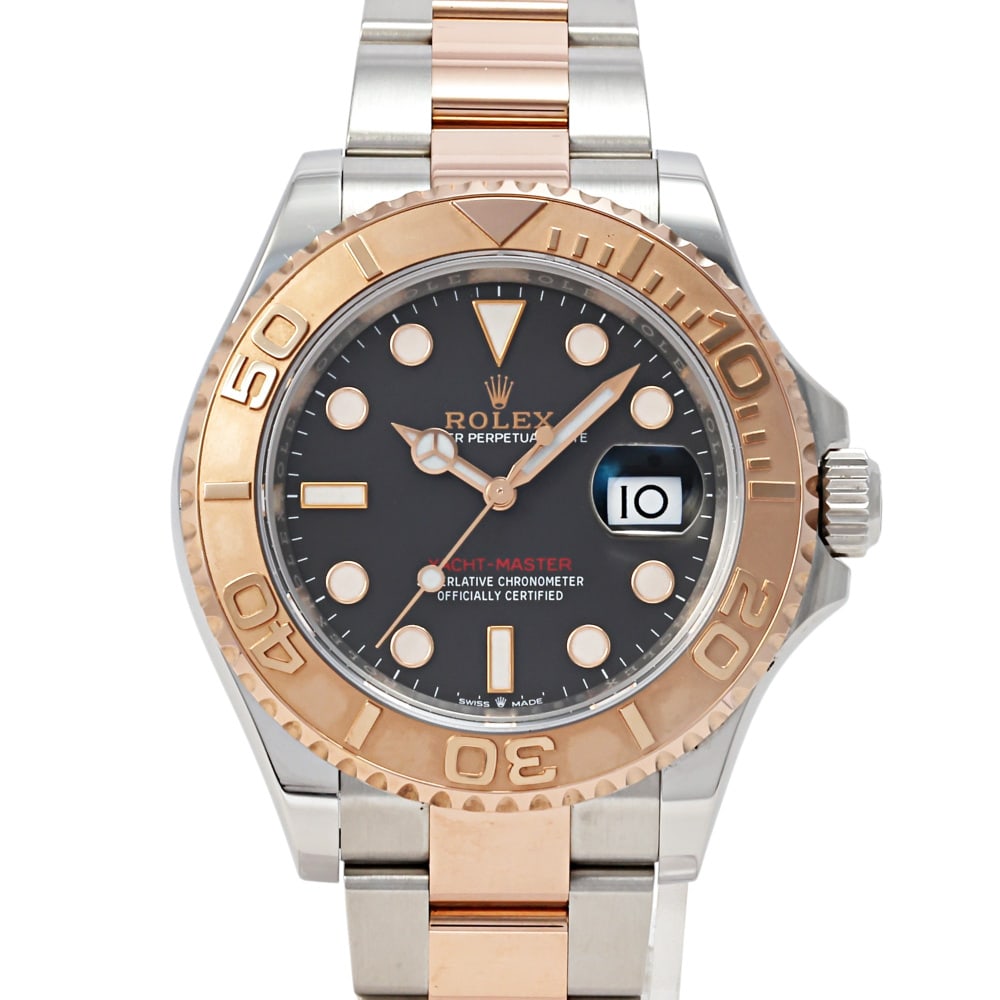 Rolex Yachtmaster Réf. 126621 40mm — 2026: RolexModel : YachtmasterReference : 126621Diameter : 40mmDial : BlackBracelet : Oyster Rose Gold & SteelBezel : Rose GoldCase : SteelMovement : Automatic self-winding mechanicalCondition : Near NewEra