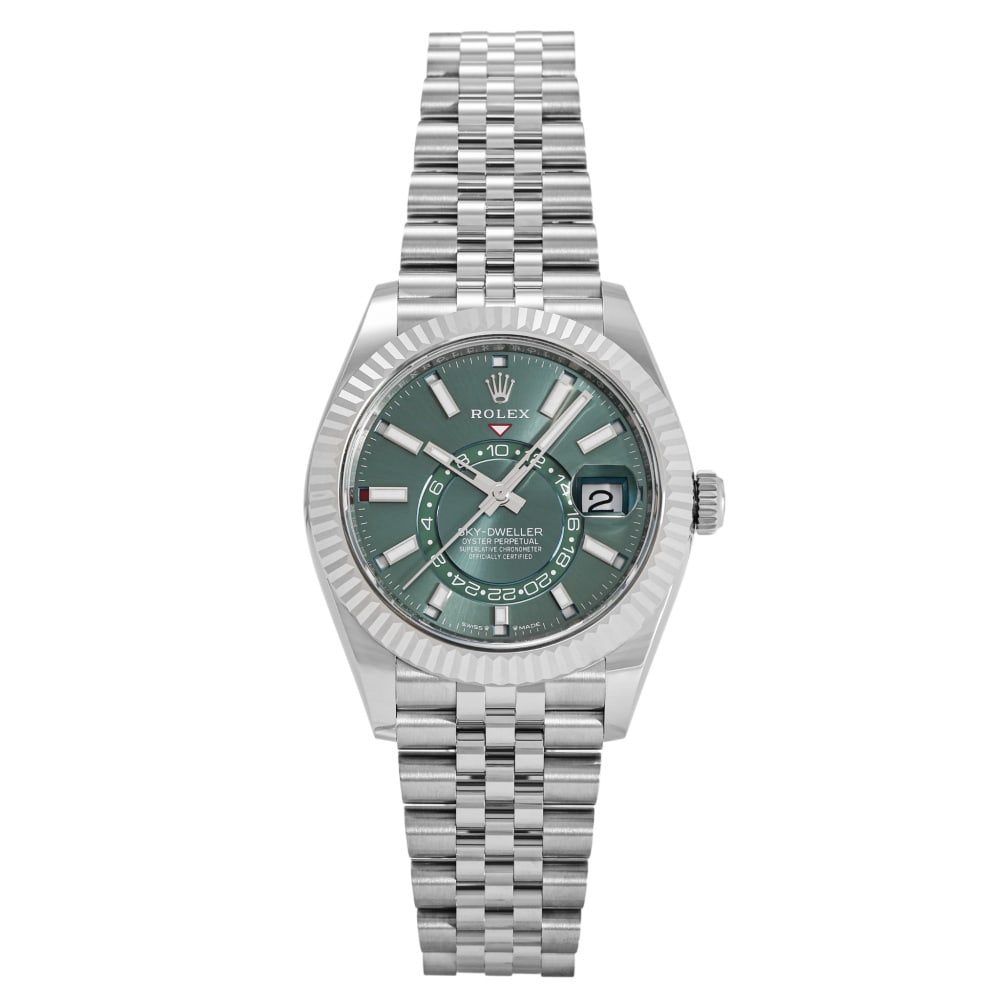 Rolex Sky-Dweller Réf. 336934 42mm — 2026: RolexModel : Sky-DwellerReference : 336934Diameter : 42mmDial : GreenBracelet : Jubilée AcierBezel : Cannelée Or BlancCase : SteelMovement : Automatic self-winding mechanicalCondition : Near NewEra