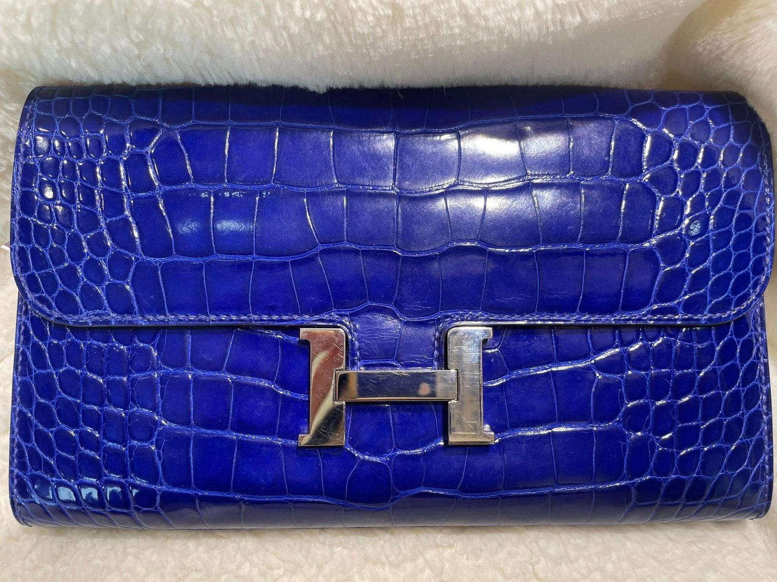 HERMES Constance Crocodile Wallet: Item Name: Hermes Constance Wallet Crocodile Silver BuckleBrand: HERMESModel No.:CUBE Q YEAR 2013Sizs: 21cm*13cm*5cmColor:BlueMaterial: Exotic, AlligatorAccessories:N/ACondition A; Perfect condition;
