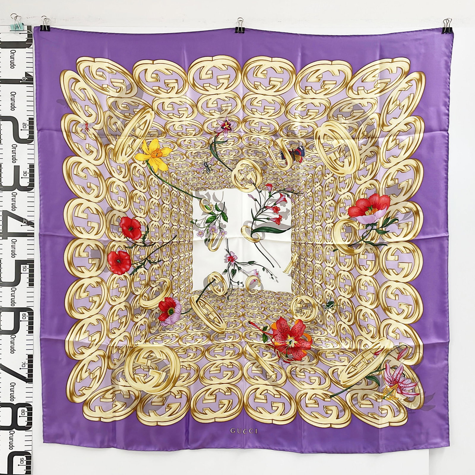 GUCCI GG Logo Flora Brown Silk Scarf: Item Name:Gucci GG Logo Flora Brown Silk ScarfBrand:GucciModel No.:N/ASizs:90cm*90cmWeight:N/AMaterial:SilkAccessories:N/ACondition New; Perfect condition