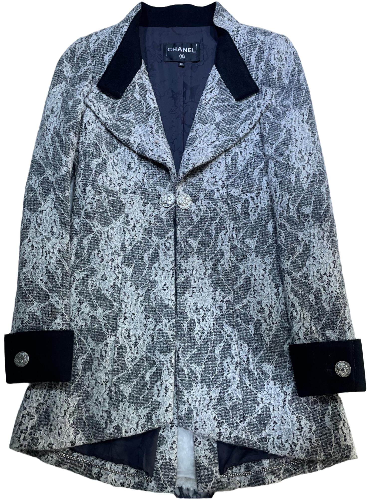 CHANEL 2016 Metiers D'Art Paris-Rome Jack: Item Name:Chanel 2016 Metiers D'Art Paris-Rome JackBrand:ChanelModel No.:P54251V40942Sizs:40Weight:N/AMaterial:Nylon/Cotton/Lama/WoolAccessories:N/ACondition B; Good condition;Light Used;Surface Stain