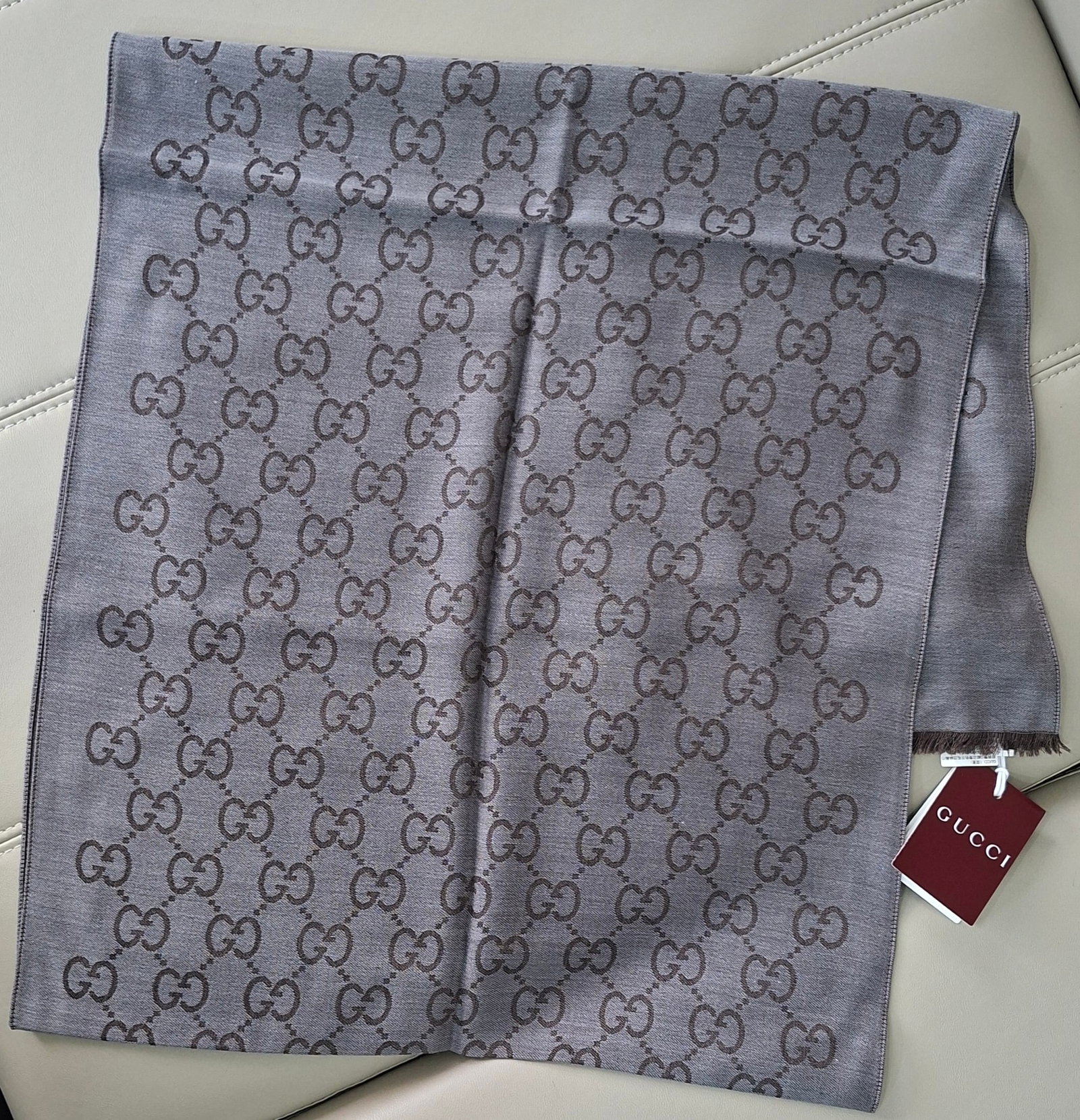 GUCCI GG Logo Brown Wool Silk Scarf: Item Name:Gucci GG Logo Brown Wool Silk ScarfBrand:GucciModel No.:165904 3G646 Sizs:180cm*45cmWeight:N/AMaterial:Wool/SilkAccessories:ReceiptCondition A; Perfet condition; Unsued