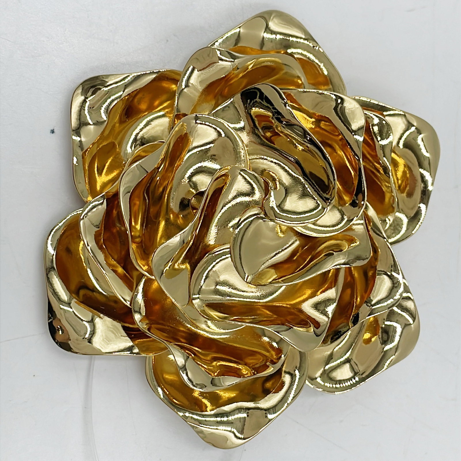 CHRISTIAN DIOR Rose Camellia Germany Pendant and Brooch: Item Name:Dior Rose Camellia Germany Pendant and Brooch Brand:Christian Dior Model No.:N/ASizs:7.5cm*7.5cmWeight:N/AMaterial:MetalAccessories:BagCondition B; Good condition; Light Use