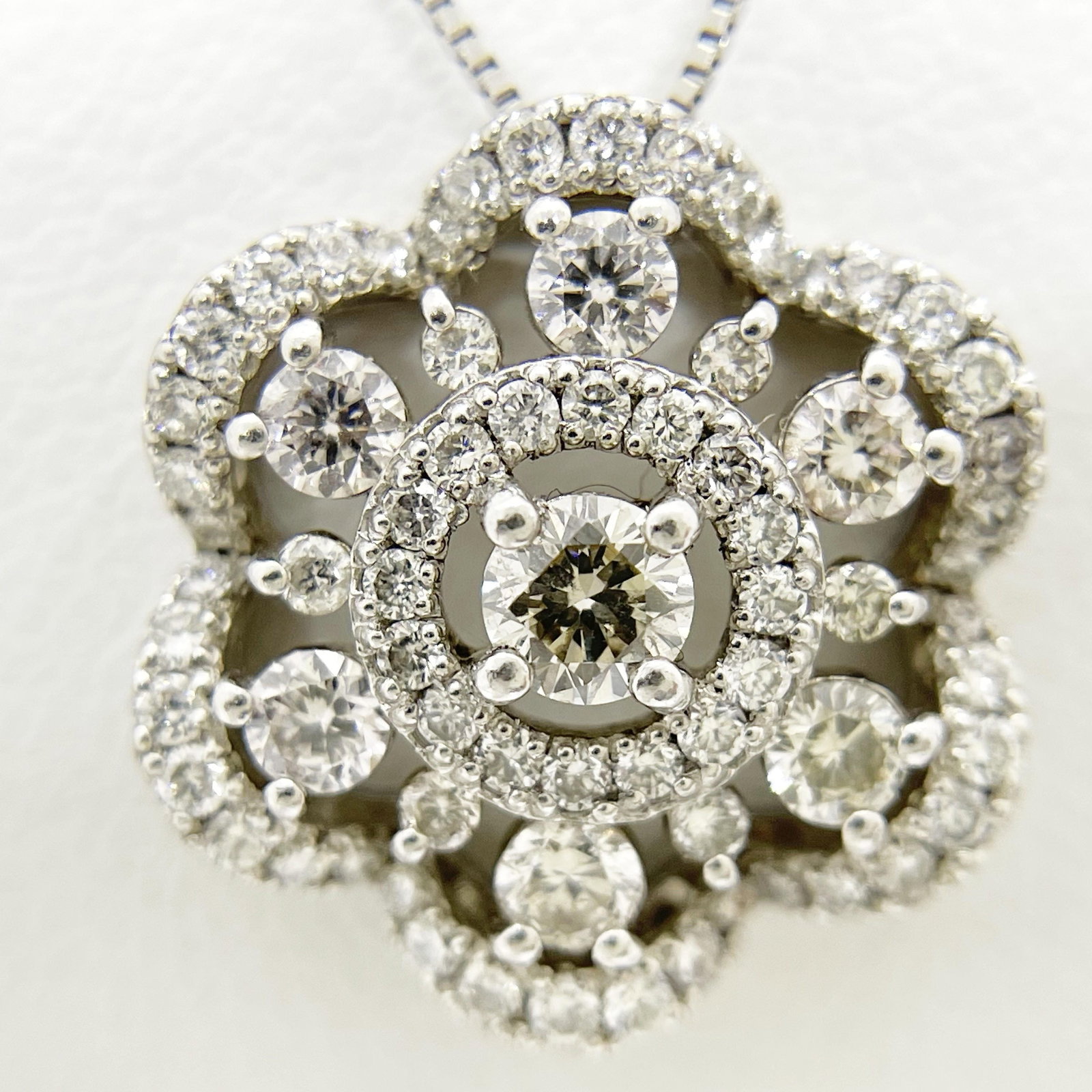 Pt850/Pt900 Diamond Necklace (1 of 3)