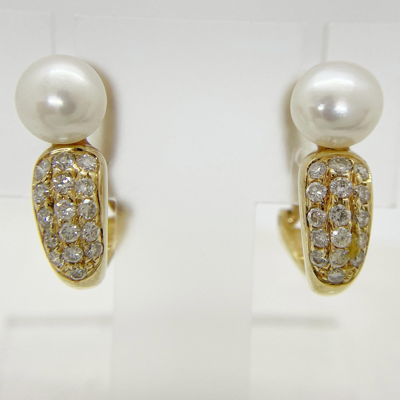 K18 Pearl Diamond Earring: Type: EarringMetal:K18 Yellow GoldDiamond:0.52ctSize:N/ASigned By: N/A