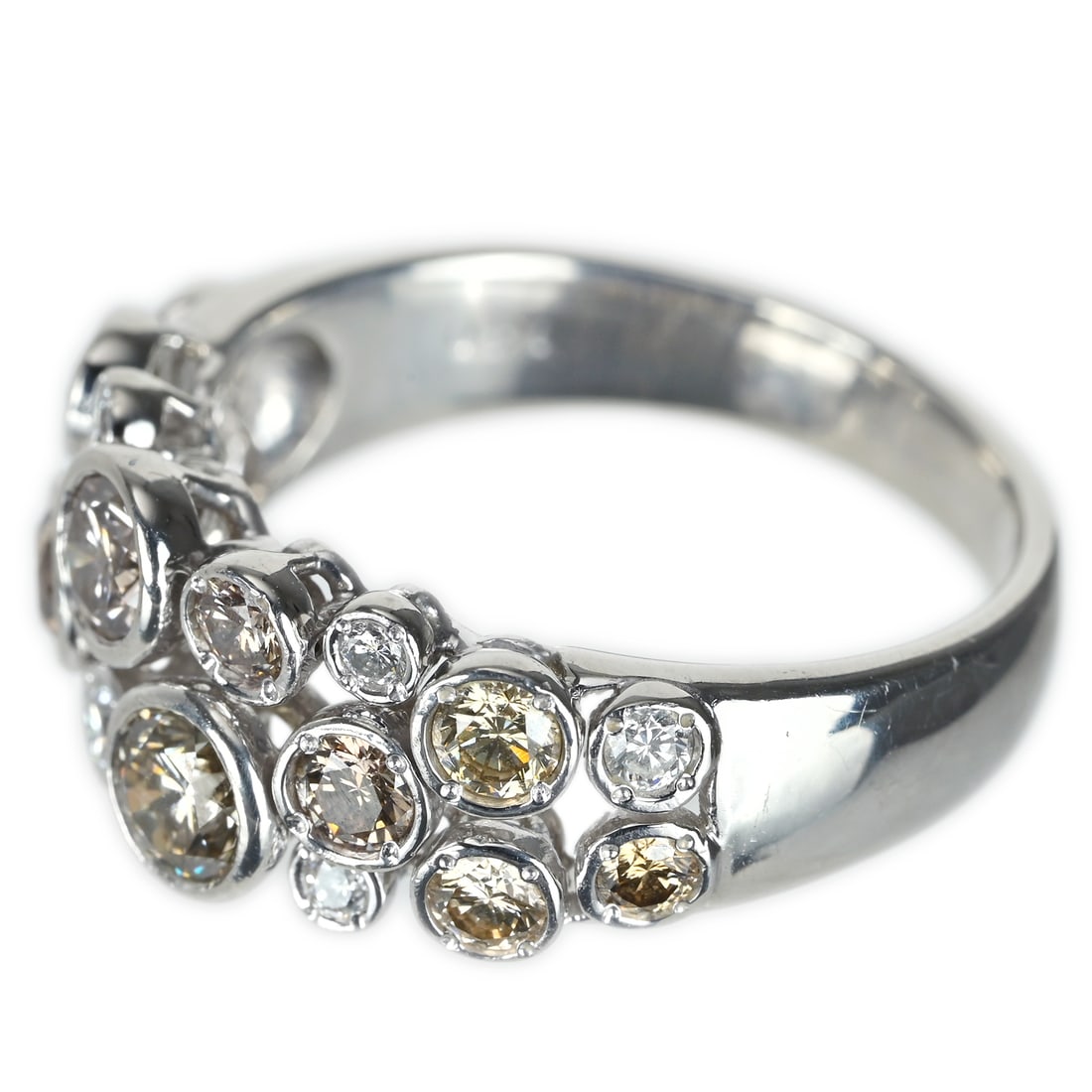 Pt900 Emerald Diamond Ring: Type: Ring Metal:PlatinumWeight:6.50gramsEmerald:3.20ctDiamond:0.87ctSize:7(US)Condition: Pre-OwnedSigned By: N/A