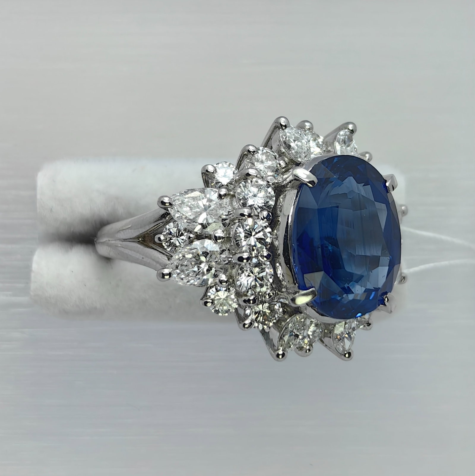 18K Cat Eye Diamond Ring: Type: Ring Metal:18K White GoldCat Eye :1.23ctDiamond:0.36ctSize:7(US)Signed By: N/A