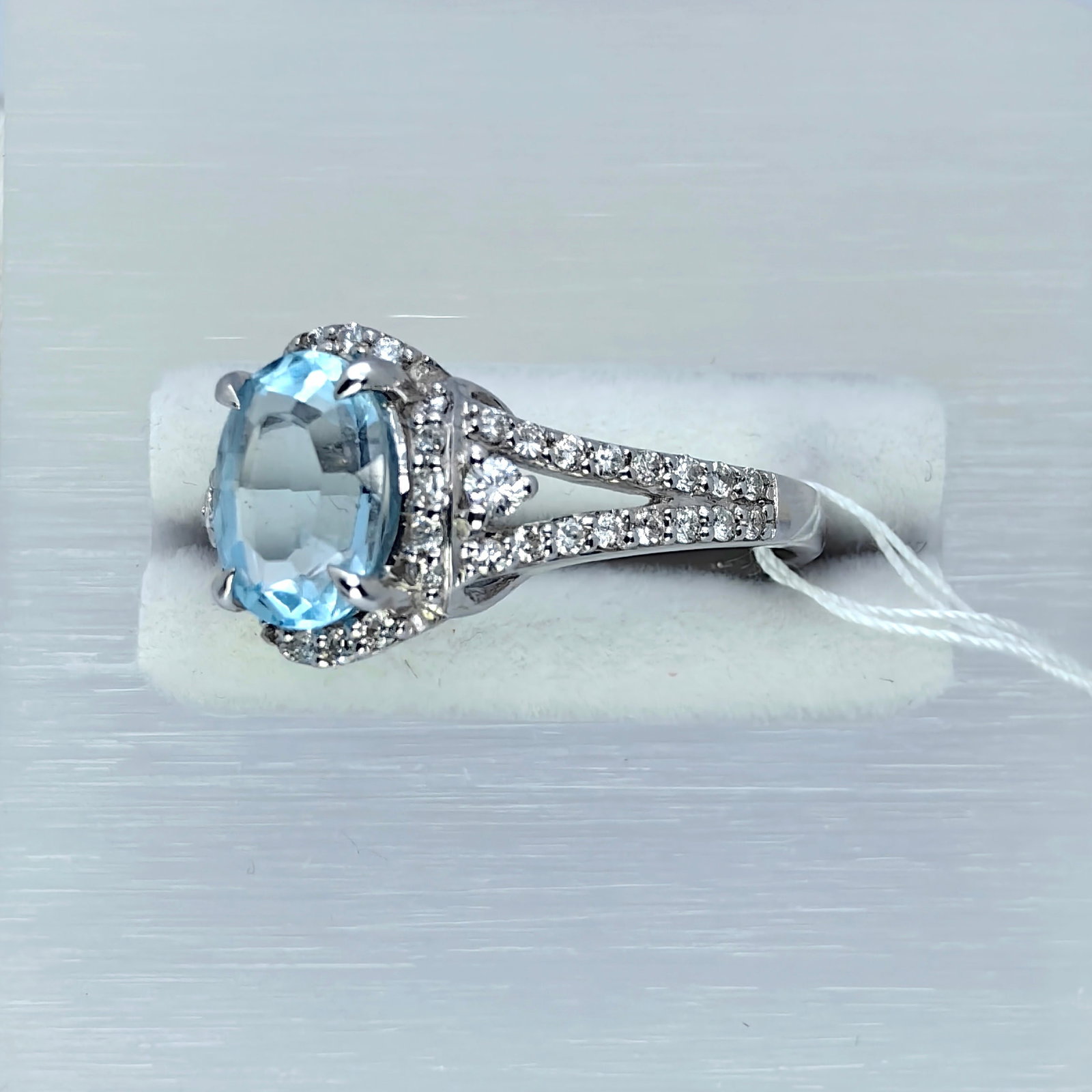 Pt900 Colombia VVG Minor Emerald Diamond Ring: Type: Ring Metal:PlatinumEmerald :2.01ctDiamond:0.87ctSize:6(US)Signed By: N/AAdditional Information: GRS Certification